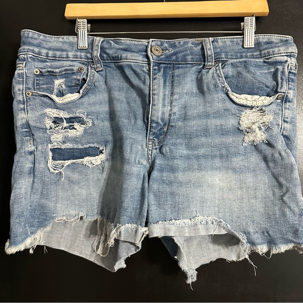 American eagle curvy hi rise  shorts size 18